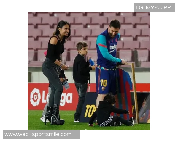 梅西与安东内拉泳池旁甜蜜拥吻社媒晒照引发热议